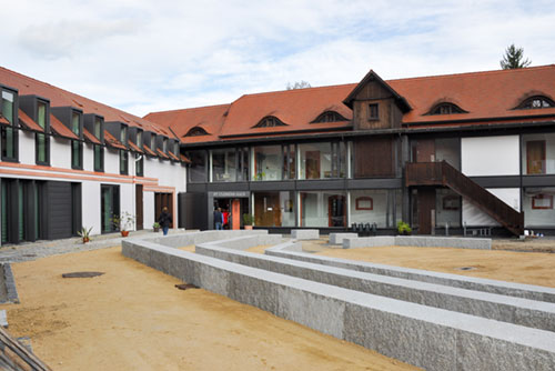 Neubau mit Open-Air Theater in St. Marienthal