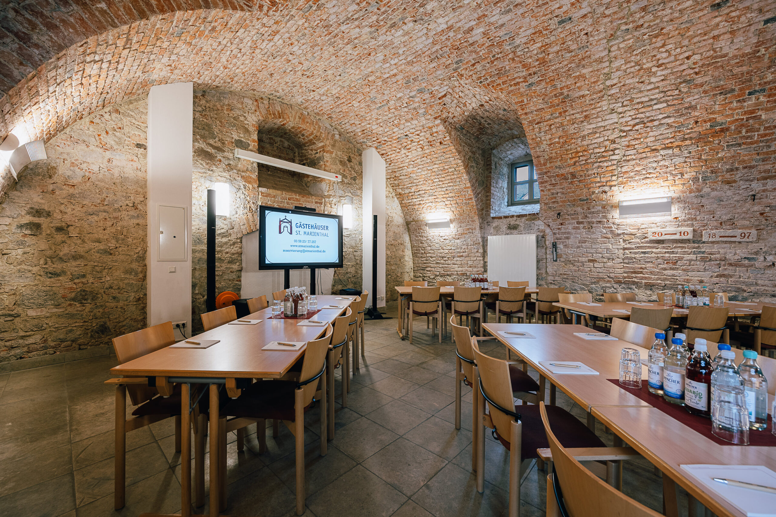 Seminarraum im Haus der Familie mit TV