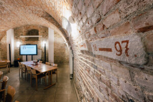 Wand im Seminarraum haus der Familie