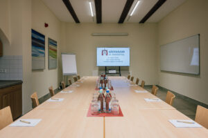 TV im Seminarraum Mühlenscheune