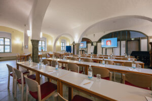 Celsa Pia Saal mit den Smart TV´s