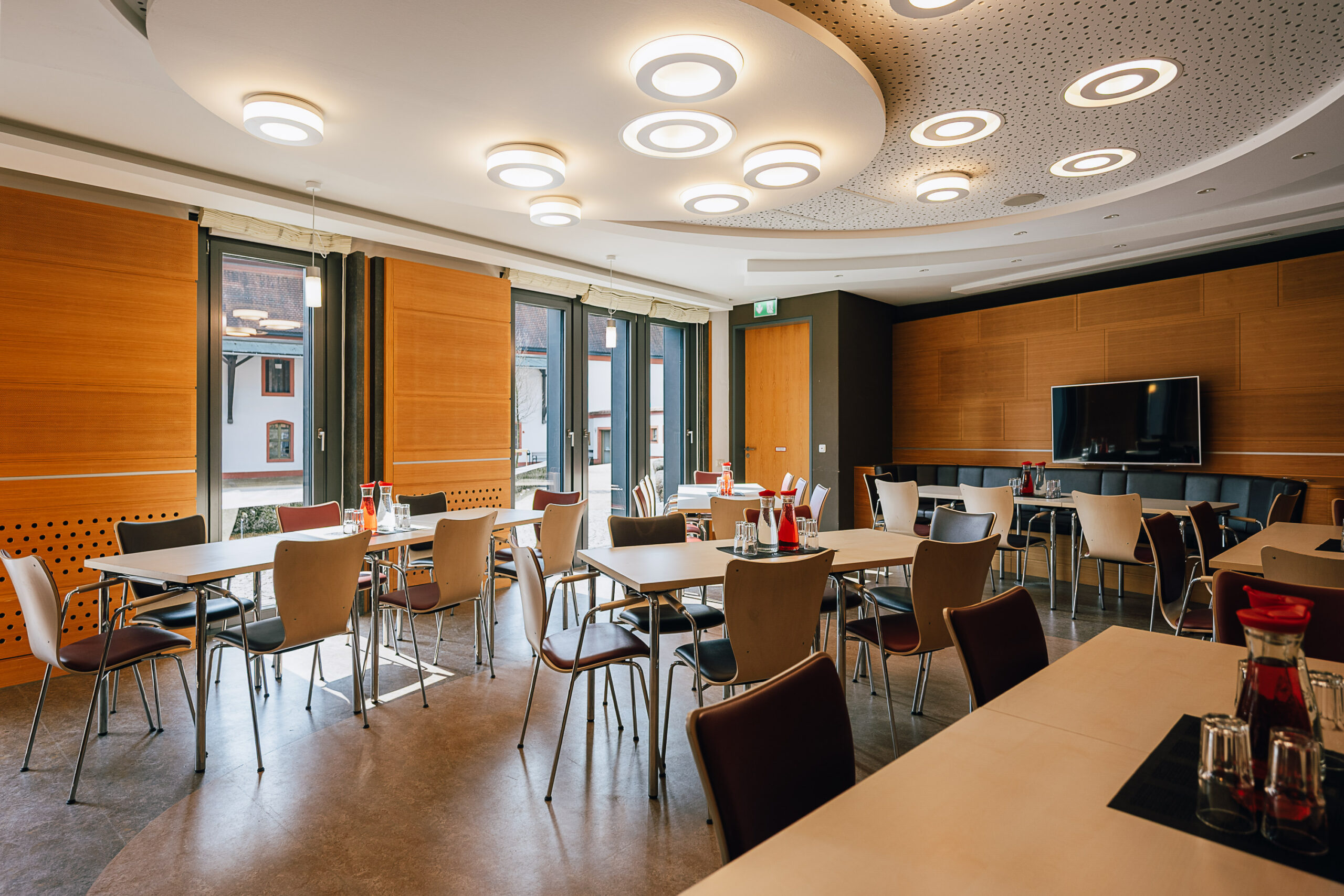 Seminarraum im Clemens mit Smart-TV