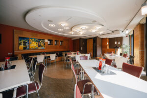 Imposante Deckenbeleuchtung im Seminarraum im IBZ 2