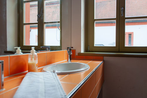 Bad im Mehrbettzimmer